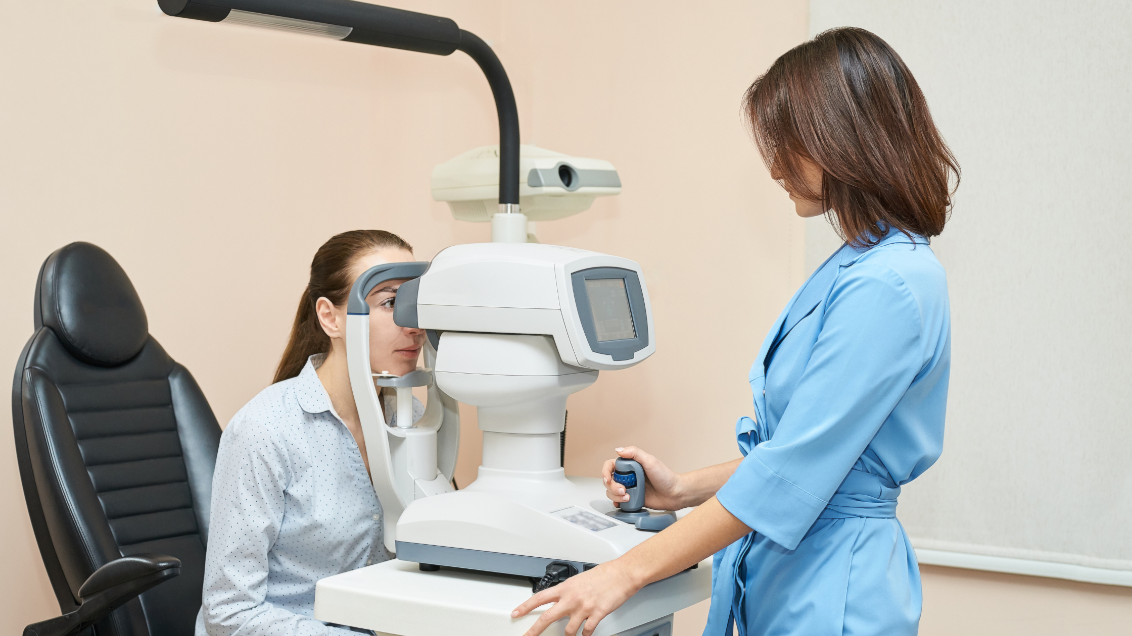 Eye exams, advanced technology, Enhancing Accuracy and Efficiency